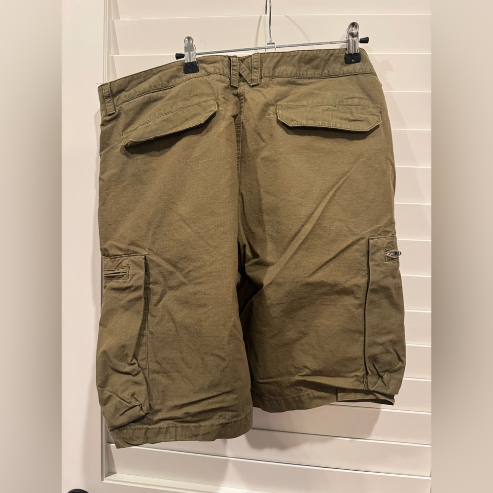 Nike cargo shorts Euc 

Bundle and save - Picture 4 of 4